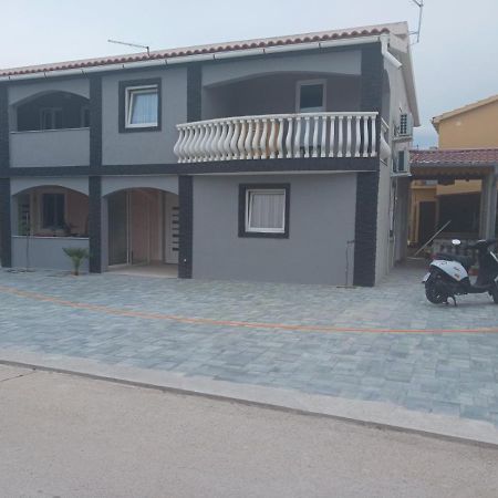 Apartmani Piskoric Vir Exteriör bild