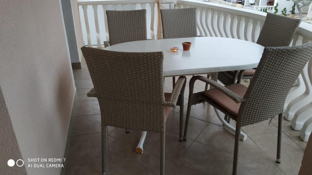 Apartmani Piskoric Vir Exteriör bild