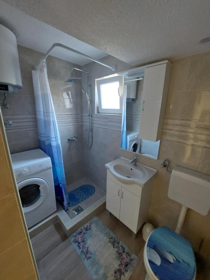 Apartmani Piskoric Vir Exteriör bild