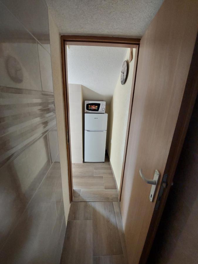 Apartmani Piskoric Vir Exteriör bild