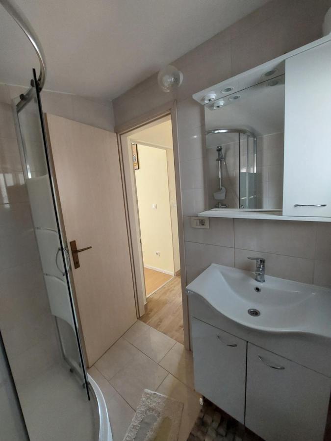 Apartmani Piskoric Vir Exteriör bild