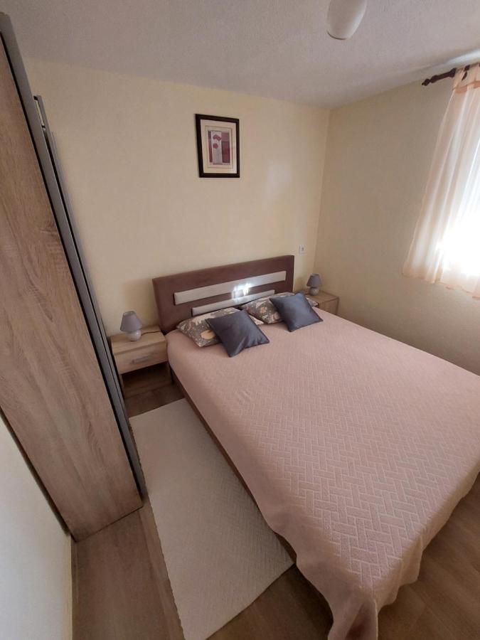 Apartmani Piskoric Vir Exteriör bild