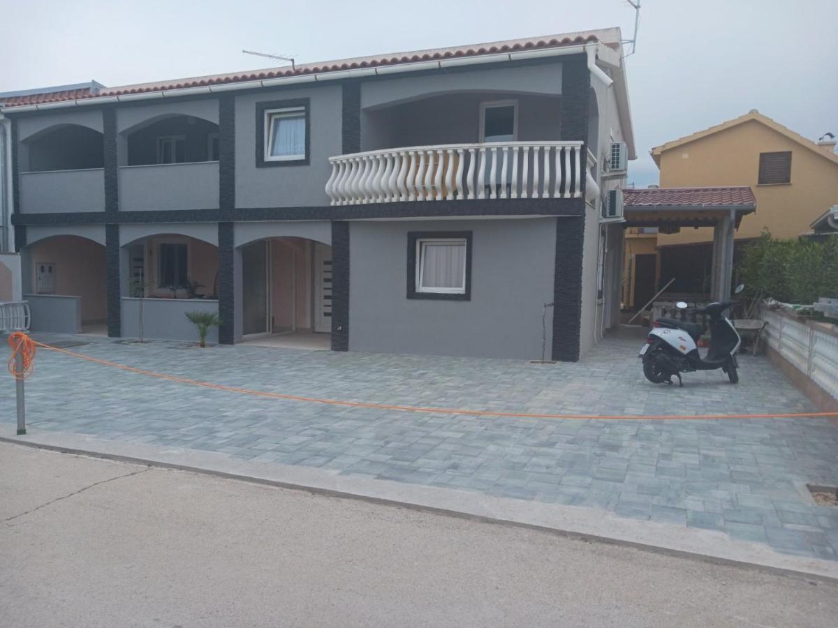 Apartmani Piskoric Vir Exteriör bild